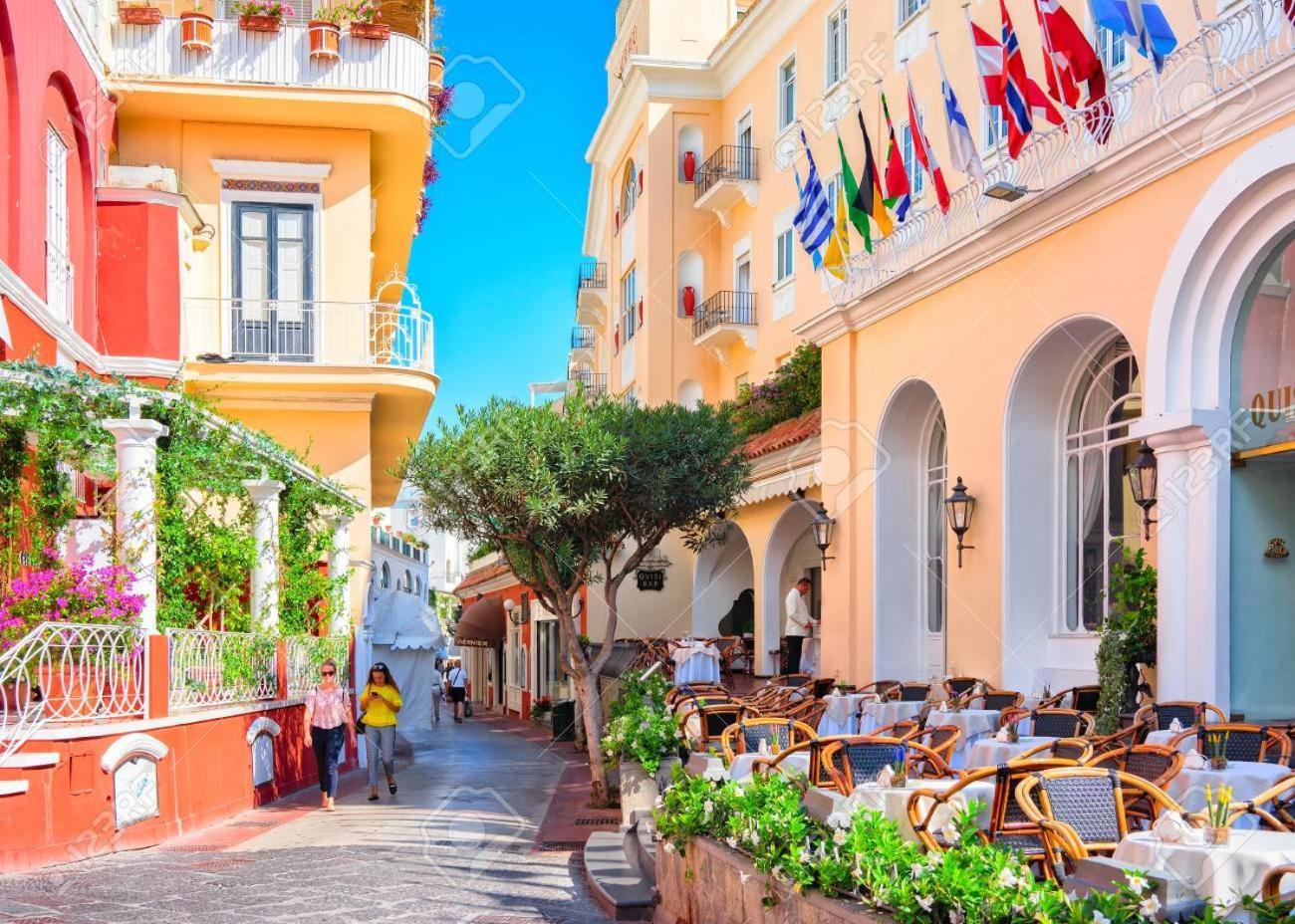مبيت وإفطار Donna Lena Relais Napoli المظهر الخارجي الصورة